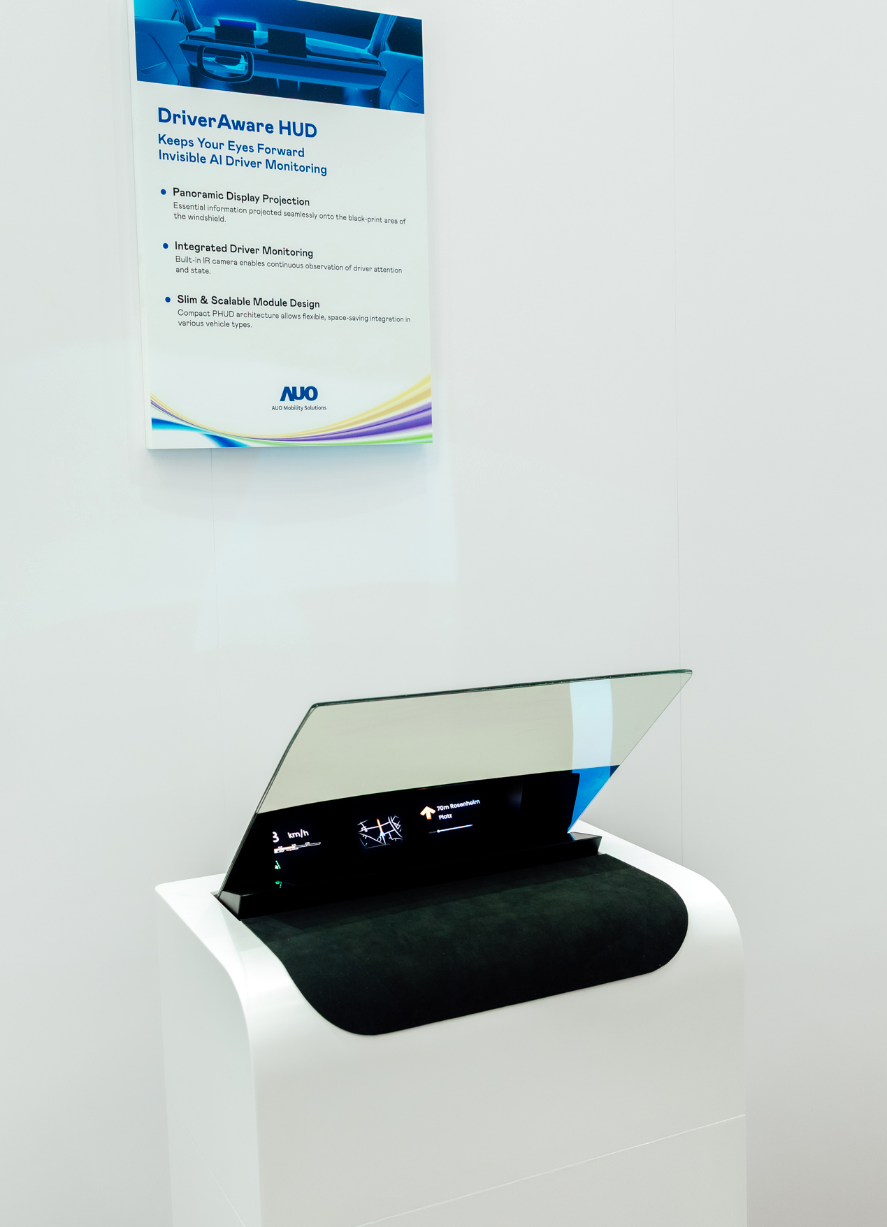 DriverAware HUD结合抬头显示器与隐藏式红外线摄影机，将车速、导航及警示讯息投影于挡风玻璃上，完美对齐驾驶目不离路的视线，同时，透过AI 监控驾驶注意力以提升安全性。